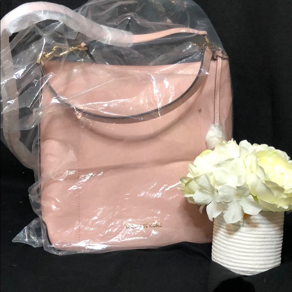 MICHAEL KORS LG BUCKET SHLDR LEATHER 🌸 - Picture 4 of 5